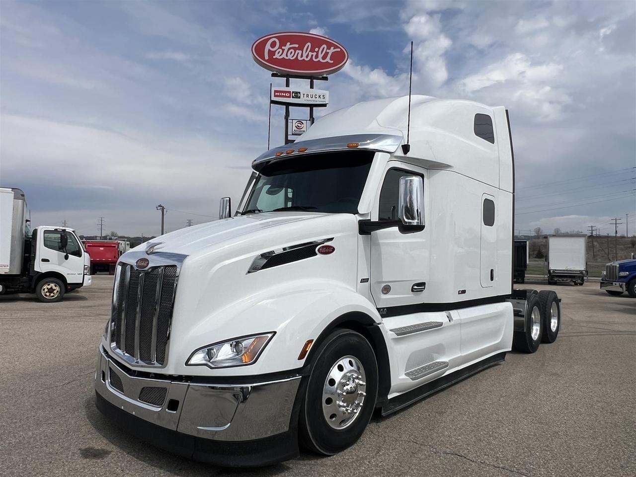 2027 Peterbilt 579 Sleeper