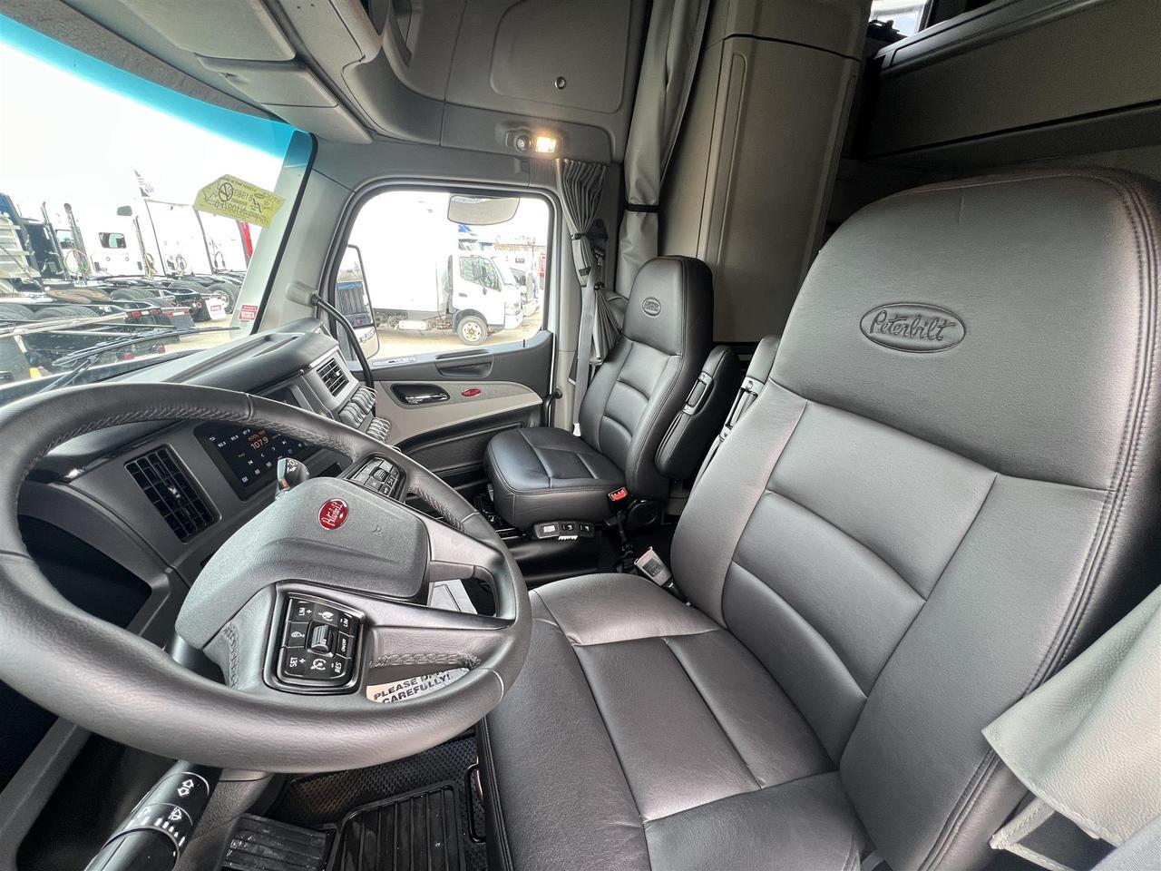 2027 Peterbilt 579 80" Double Bunk Ultraloft South St. Paul MN