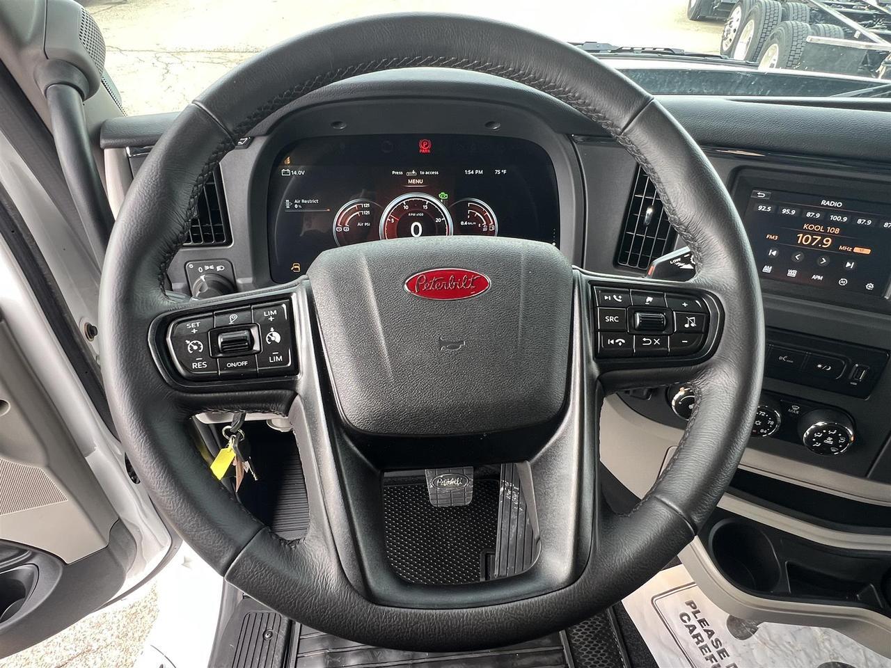 2027 Peterbilt 579 80" Double Bunk Ultraloft South St. Paul MN