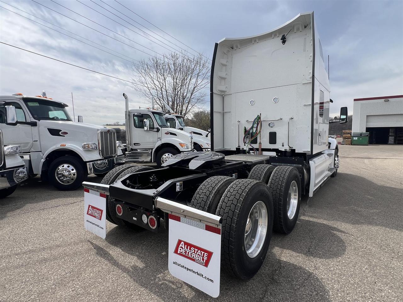 2027 Peterbilt 579 80" Double Bunk Ultraloft South St. Paul MN