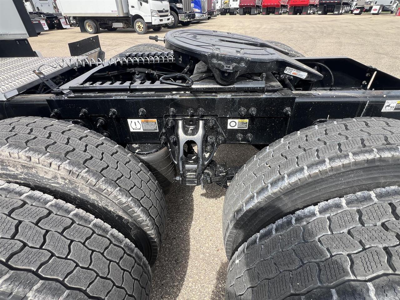 2027 Peterbilt 579 80" Double Bunk Ultraloft South St. Paul MN