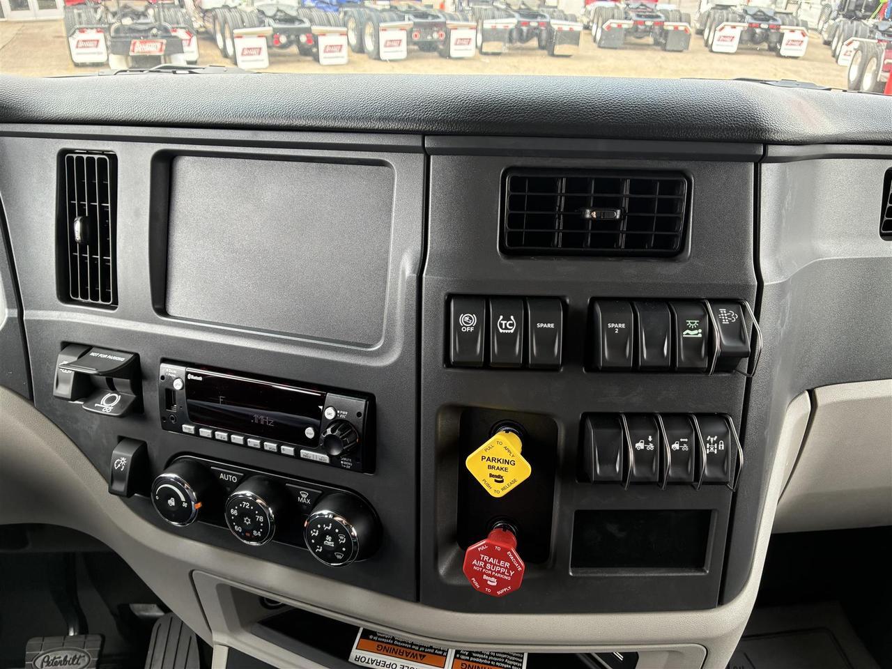 2027 Peterbilt 579 80" Double Bunk Ultraloft South St. Paul MN