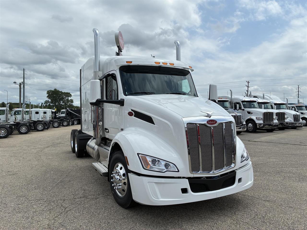 2027 Peterbilt 579 80" Double Bunk Ultraloft South St. Paul MN