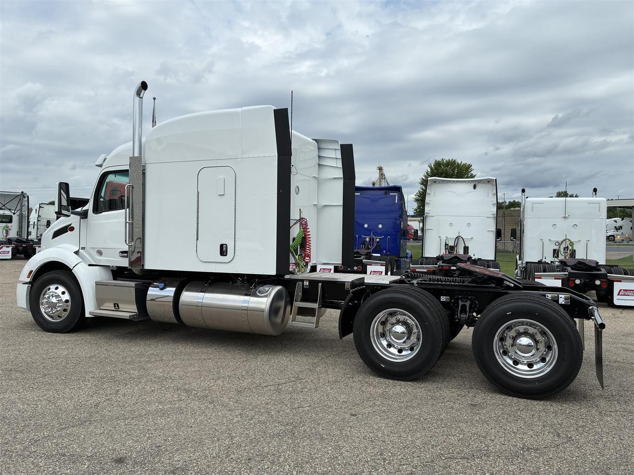 2027 Peterbilt 579 Sleeper