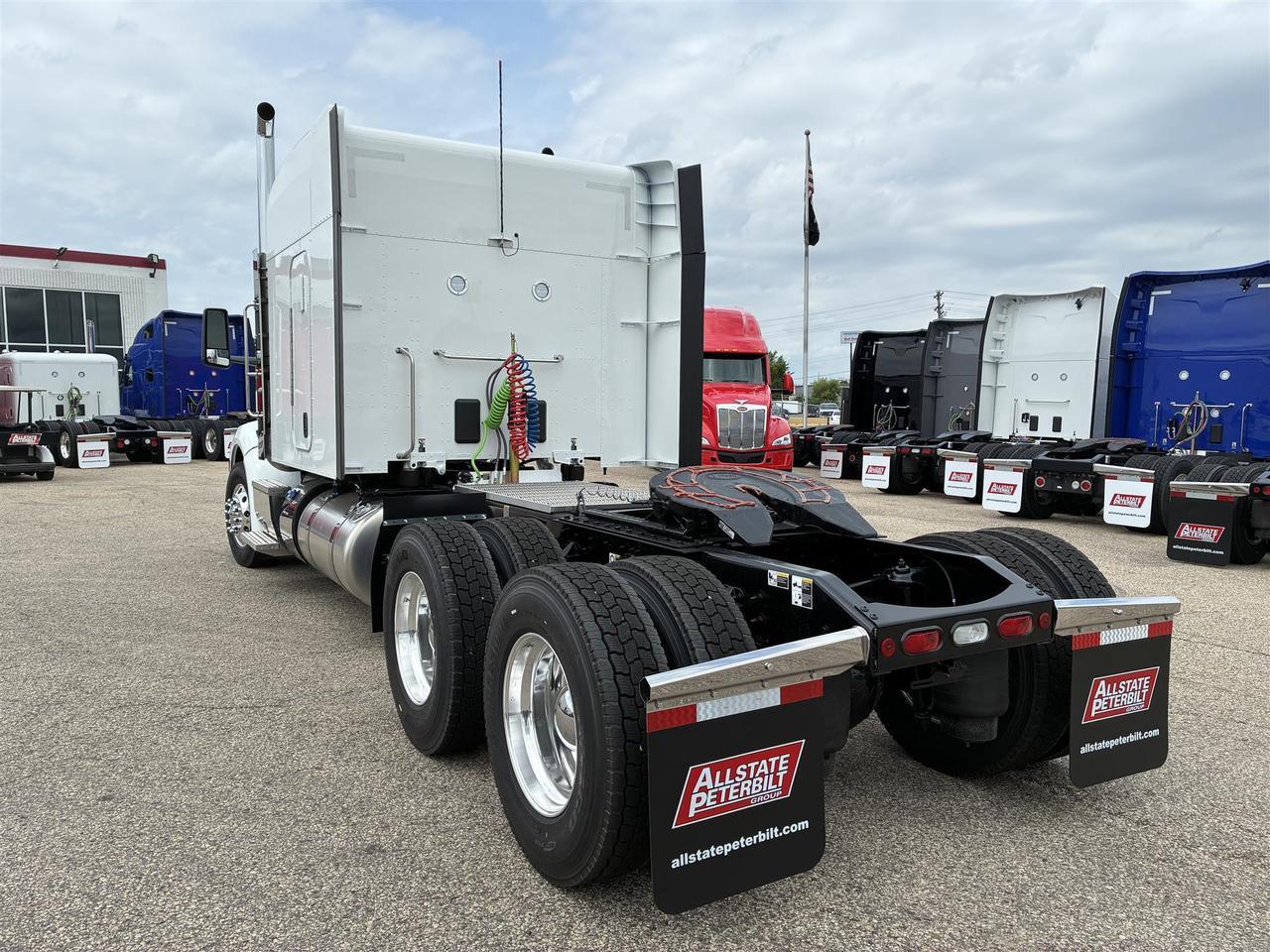 2027 Peterbilt 579 80" Double Bunk Ultraloft South St. Paul MN
