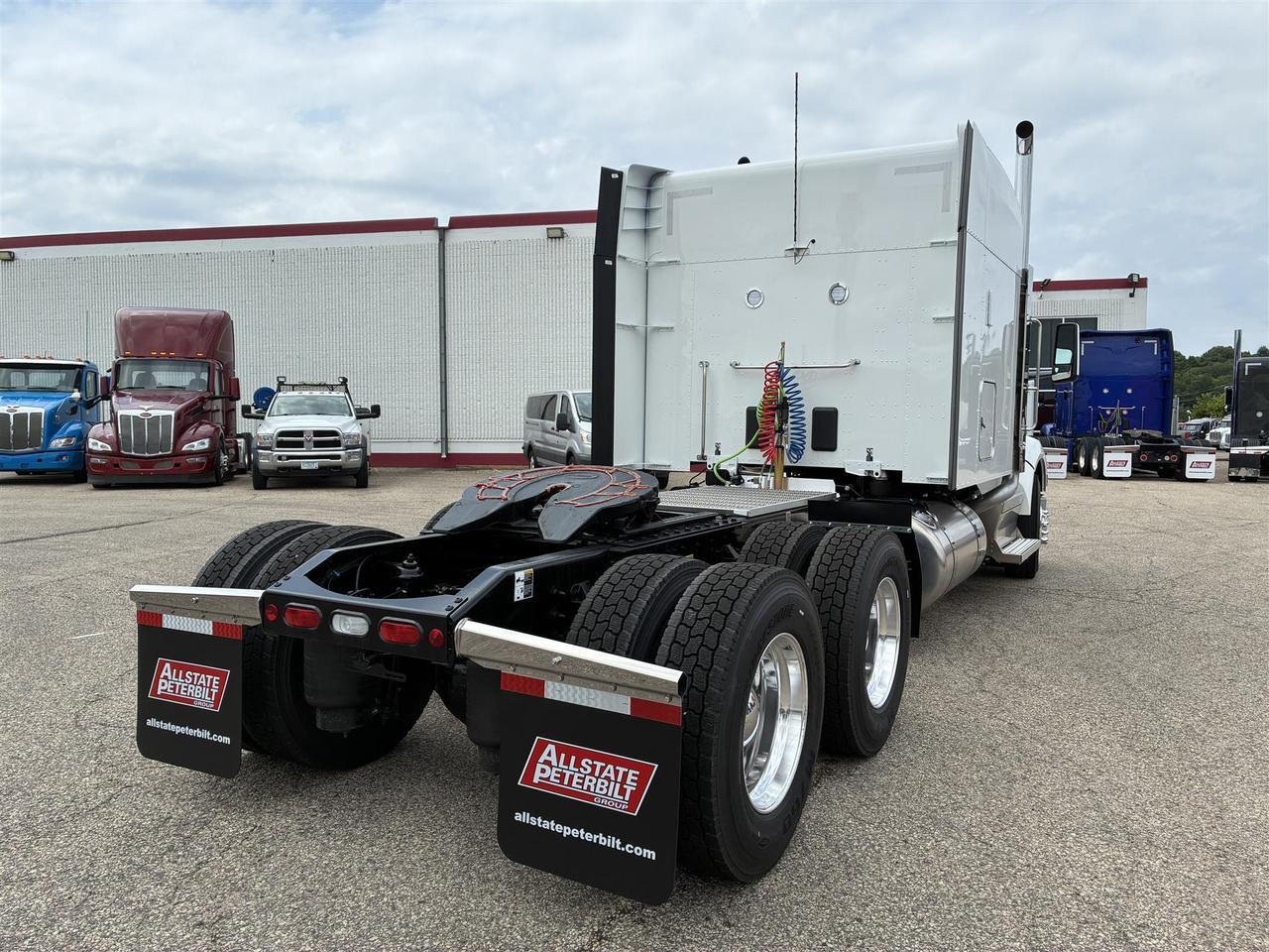 2027 Peterbilt 579 80" Double Bunk Ultraloft South St. Paul MN