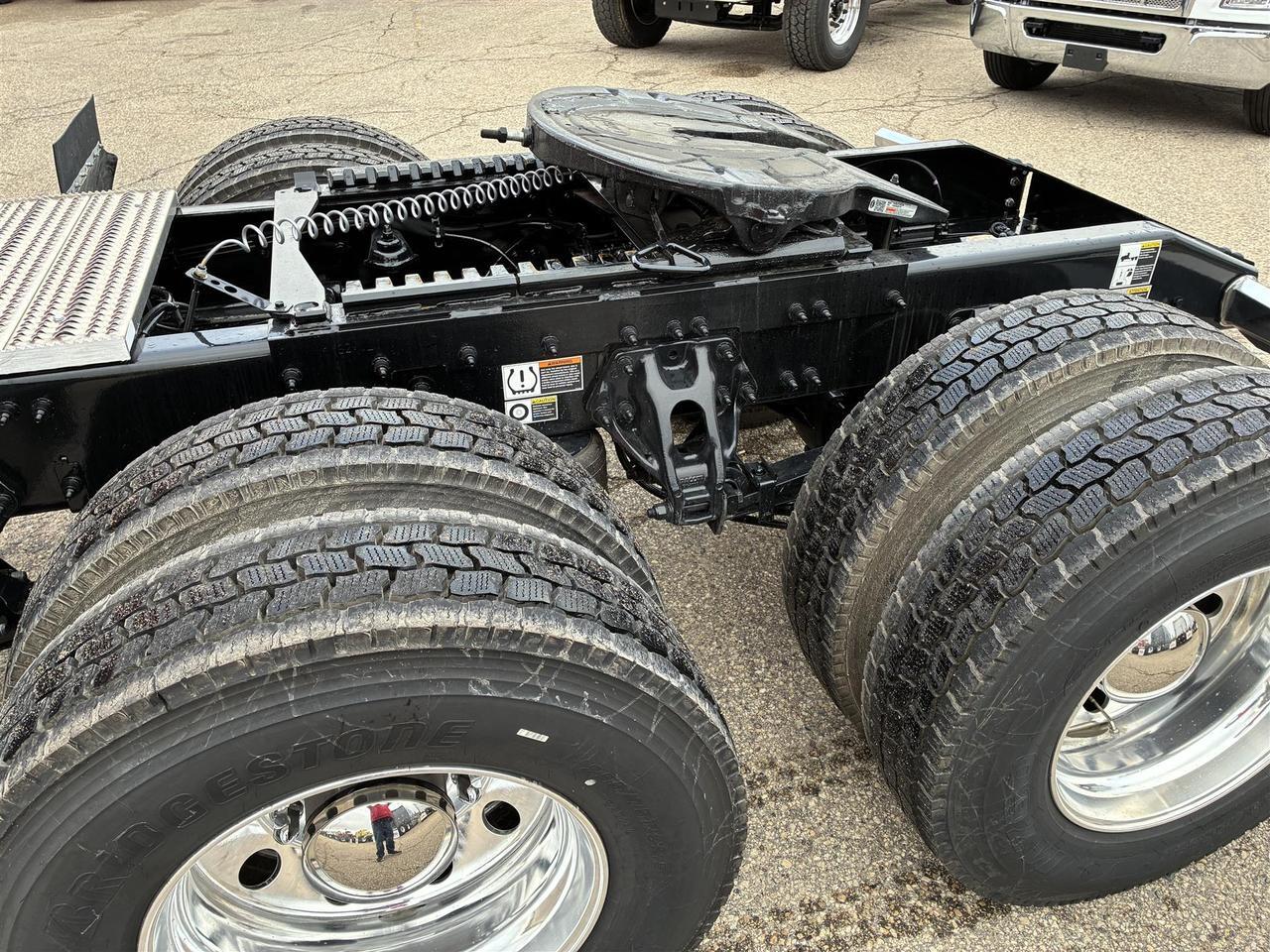 2027 Peterbilt 579 - image 4