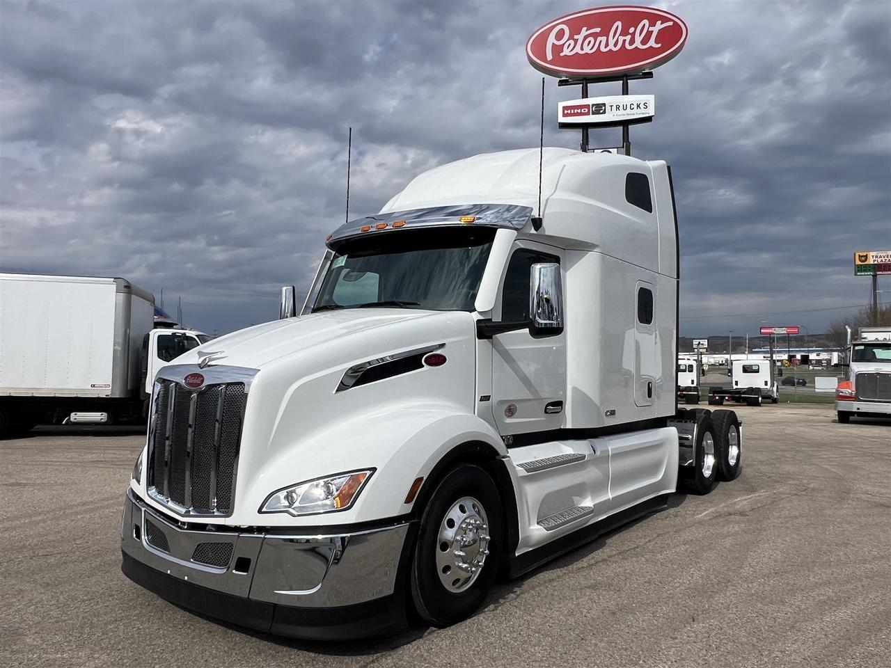 2027 Peterbilt 579 Sleeper