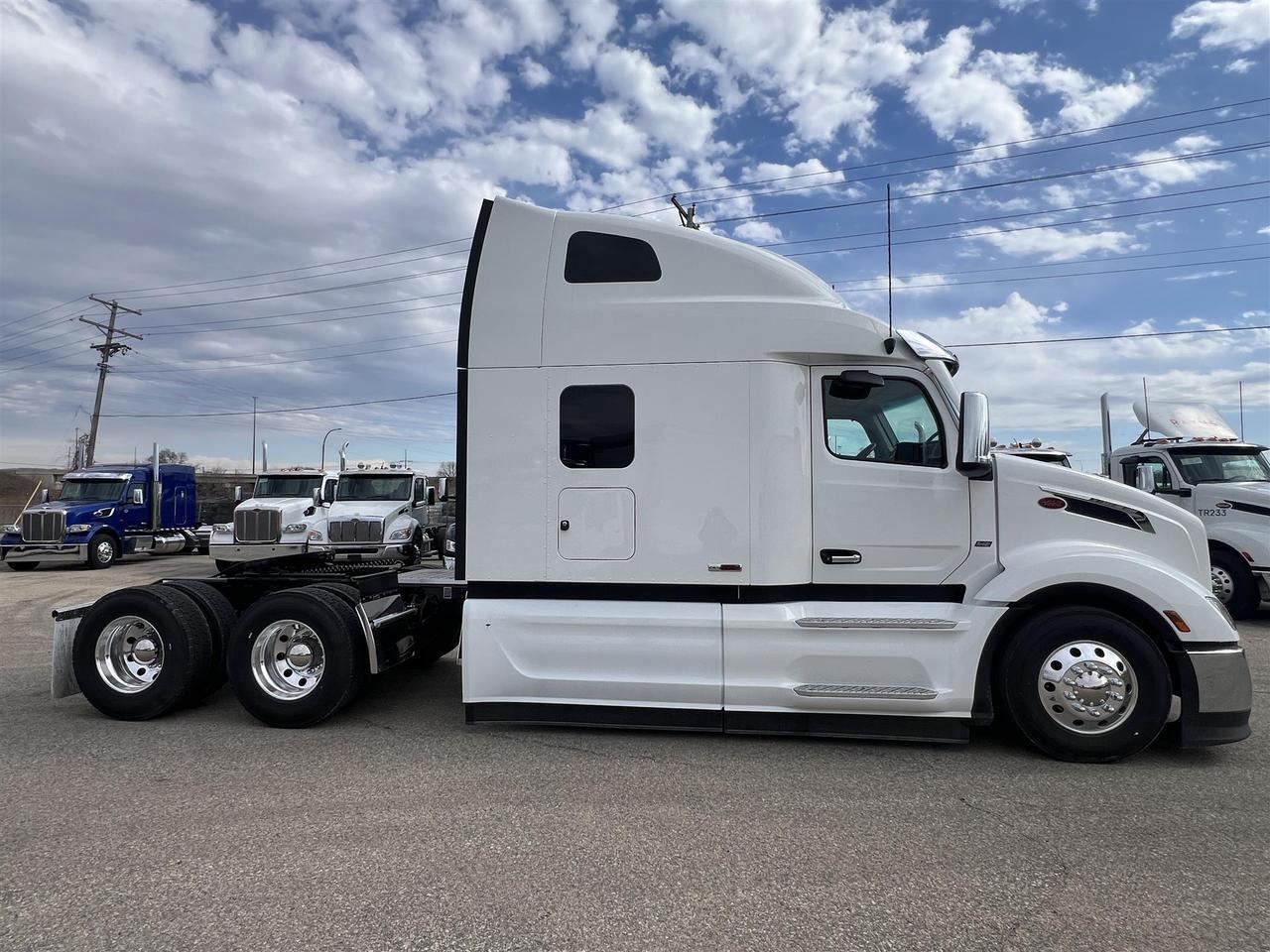 2027 Peterbilt 579 80" Double Bunk Ultraloft South St. Paul MN
