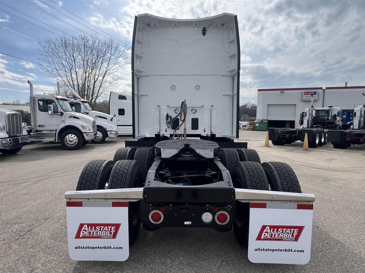 2027 Peterbilt 579 80" Double Bunk Ultraloft South St. Paul MN