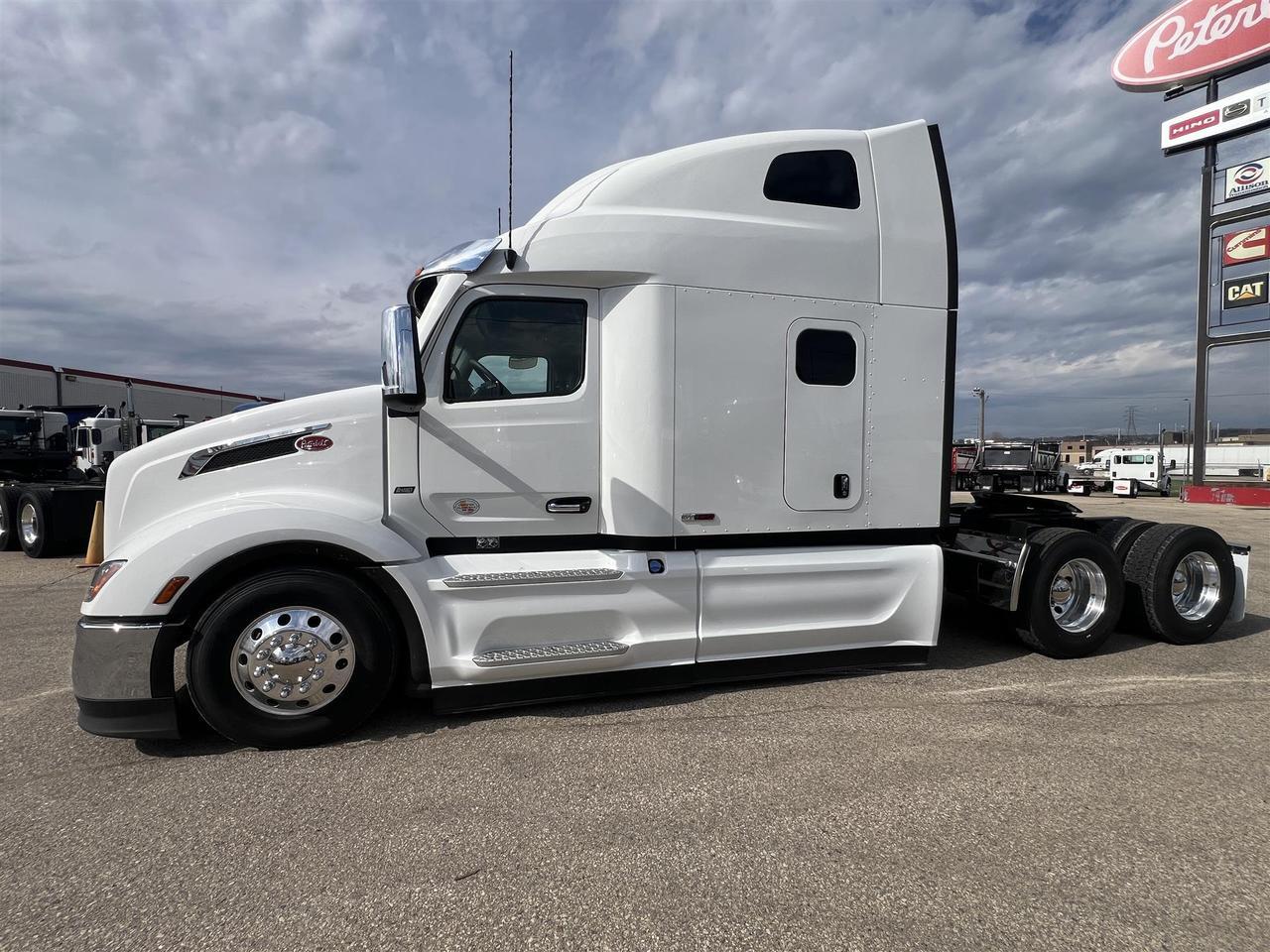 2027 Peterbilt 579 Sleeper