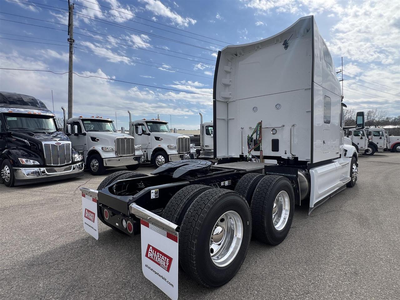 2027 Peterbilt 579 80" Double Bunk Ultraloft South St. Paul MN