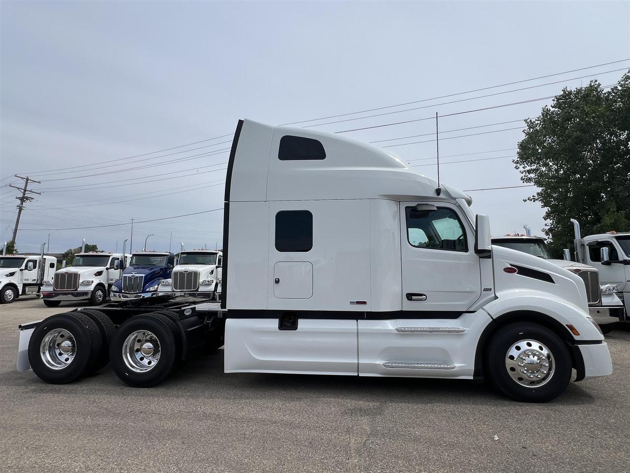 2027 Peterbilt 579 80" Double Bunk Ultraloft South St. Paul MN