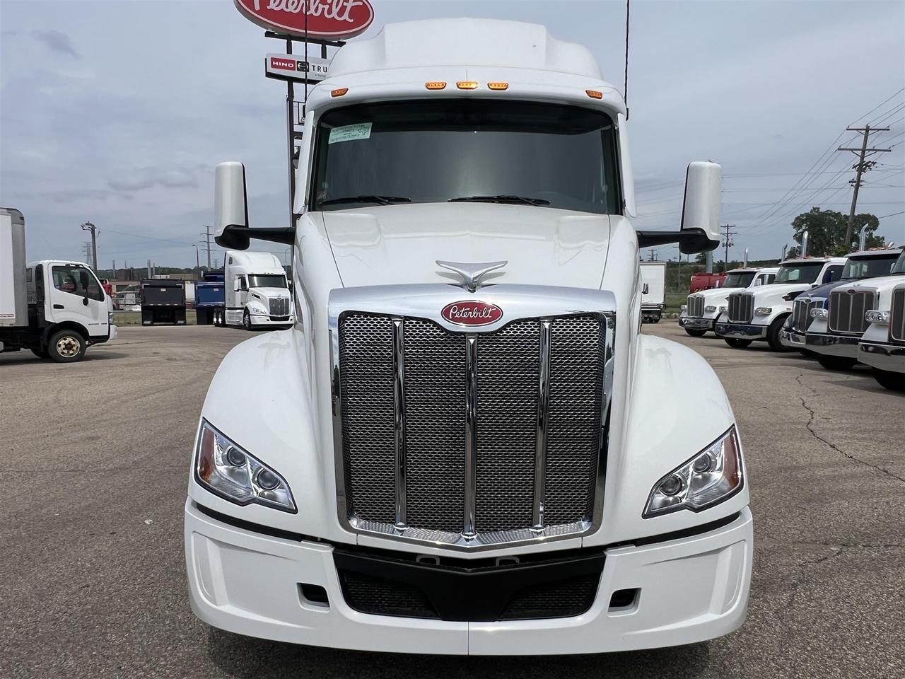 2027 Peterbilt 579 Sleeper