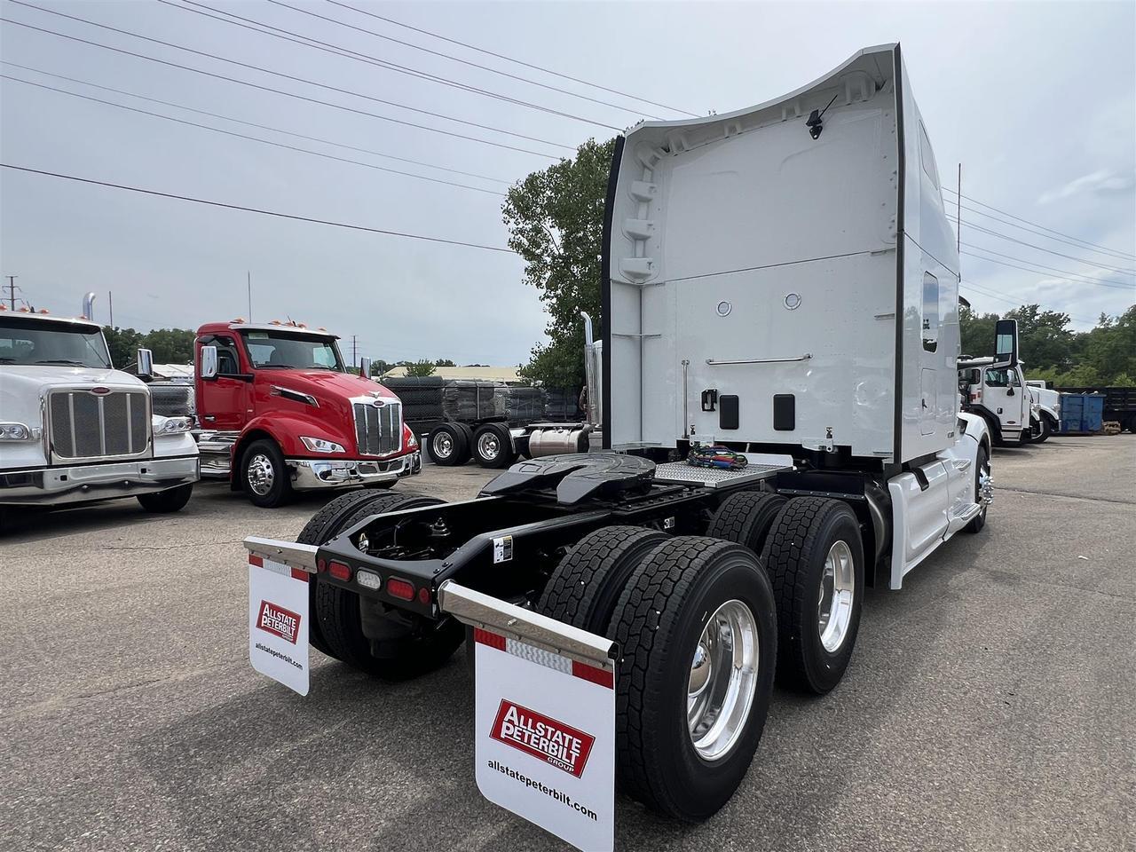 2027 Peterbilt 579 80" Double Bunk Ultraloft South St. Paul MN