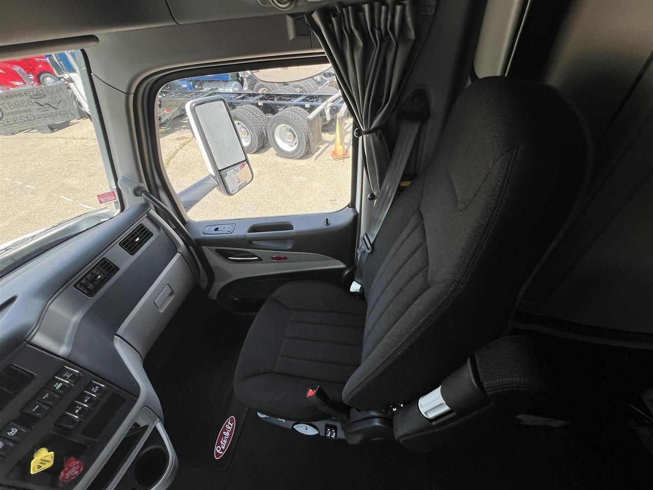 2027 Peterbilt 579 80" Double Bunk Ultraloft South St. Paul MN