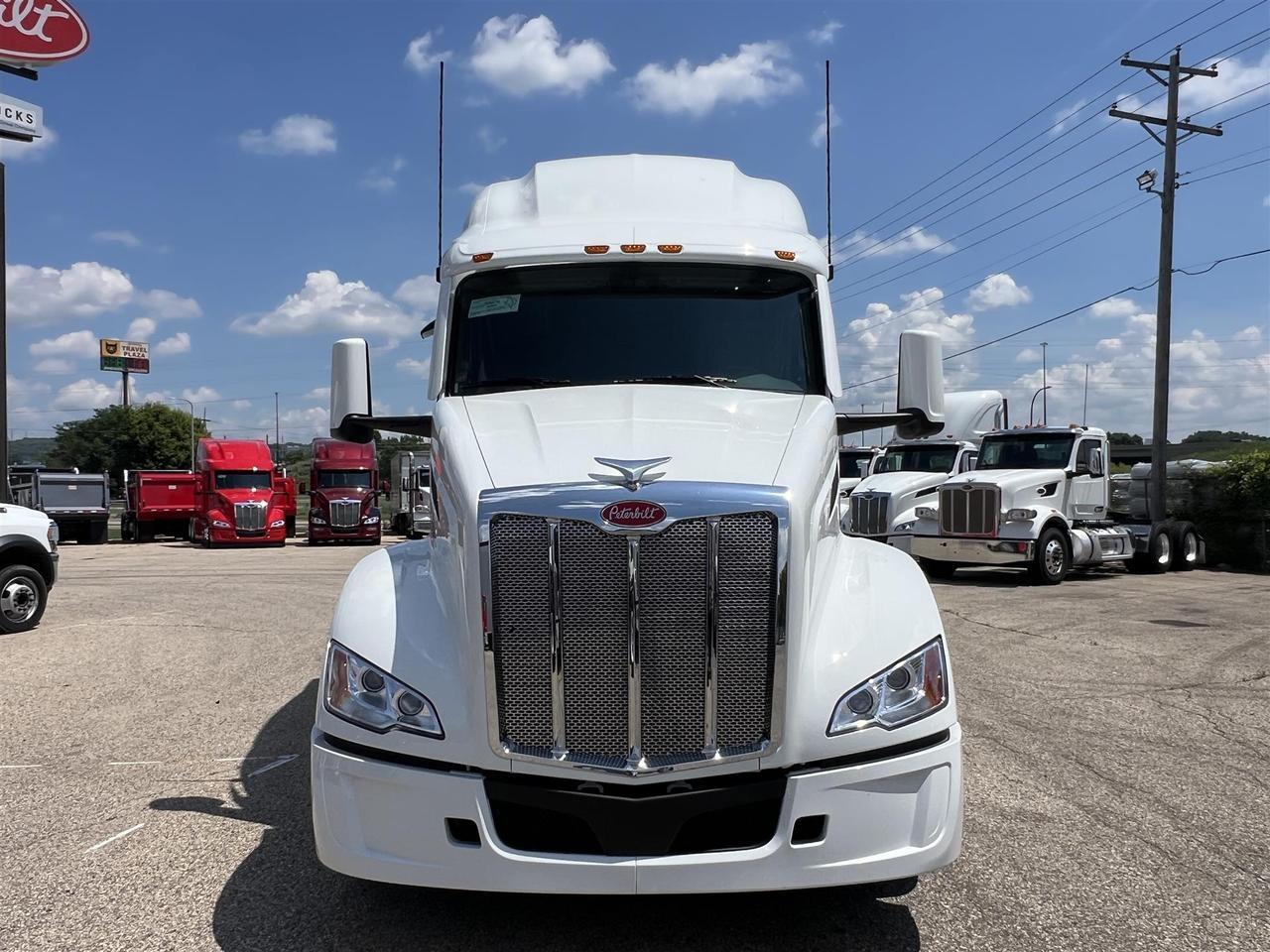 2027 Peterbilt 579 Sleeper