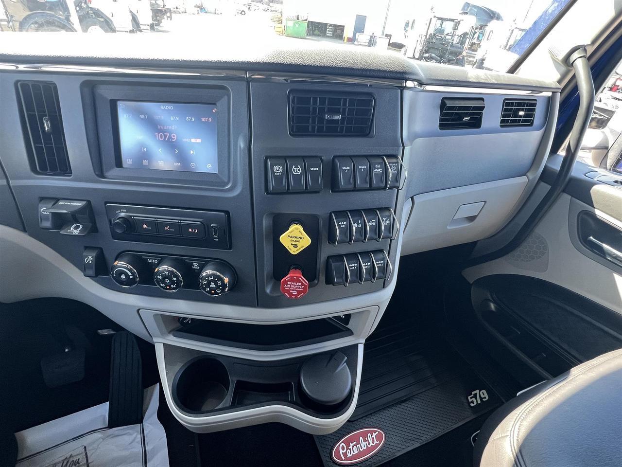 2027 Peterbilt 579 - image 11