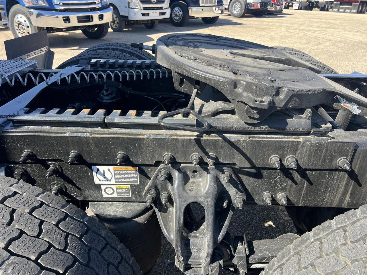 2027 Peterbilt 579 - image 9