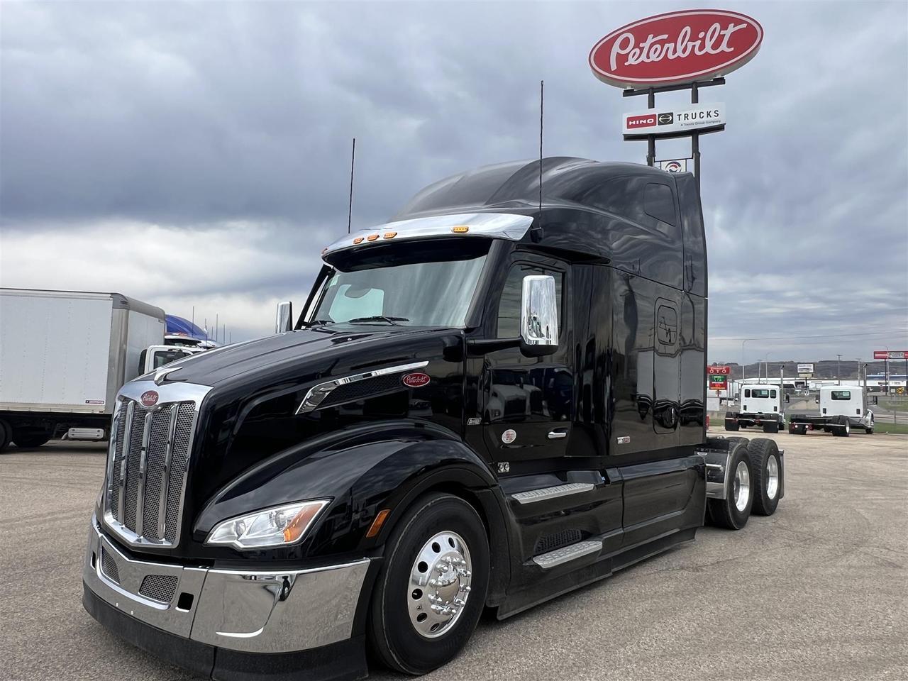 2027 Peterbilt 579 Sleeper