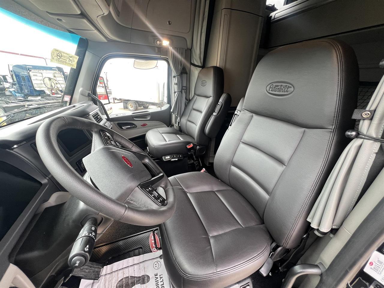 2027 Peterbilt 579 80" Double Bunk Ultraloft South St. Paul MN