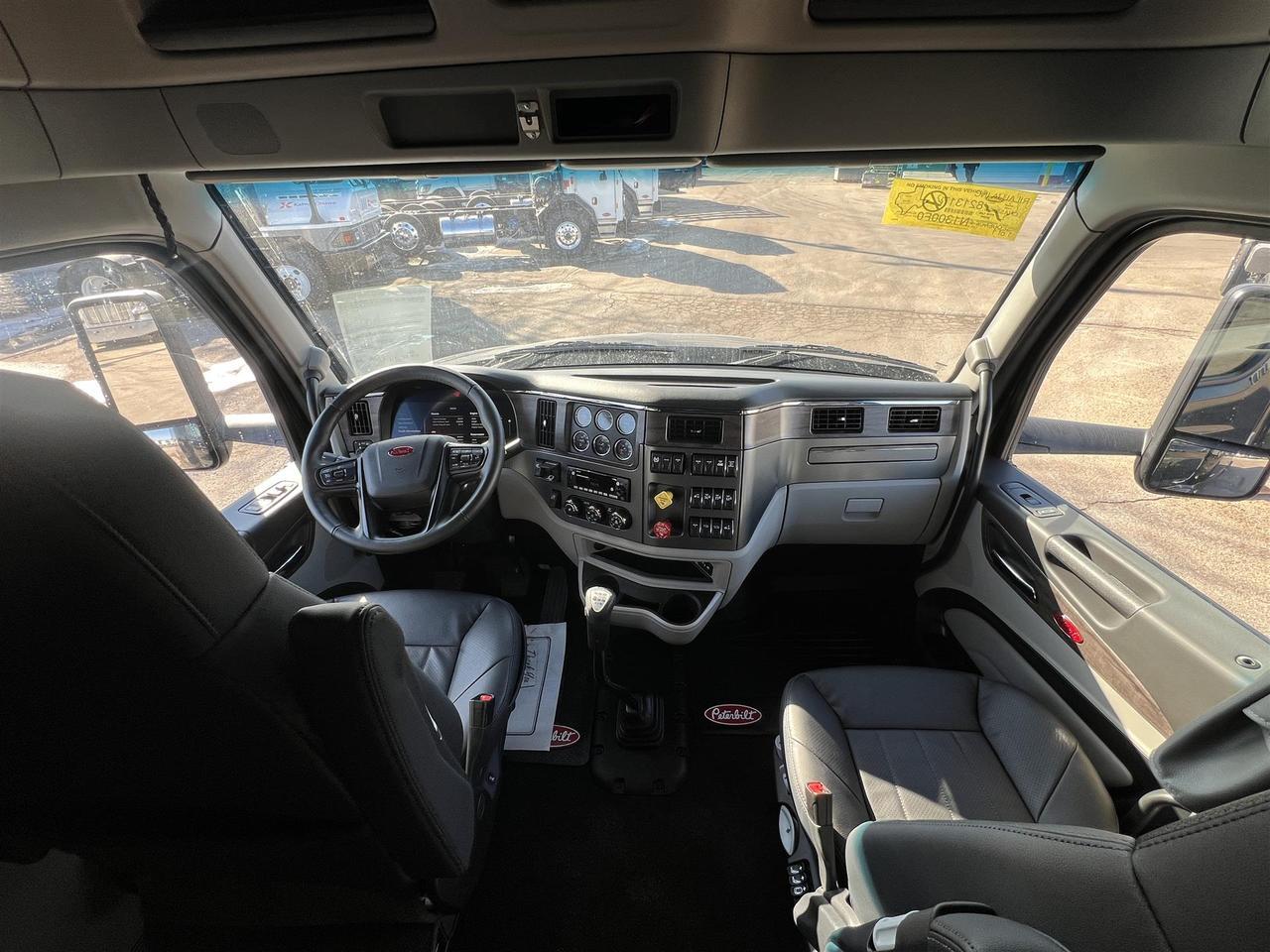 2027 Peterbilt 579 - image 11