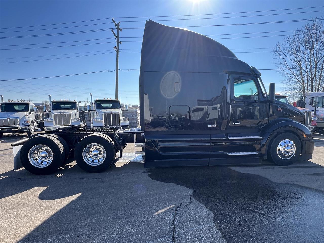 2027 Peterbilt 579 - image 4