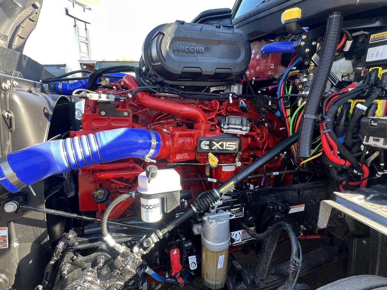 2027 Peterbilt 579 - image 10