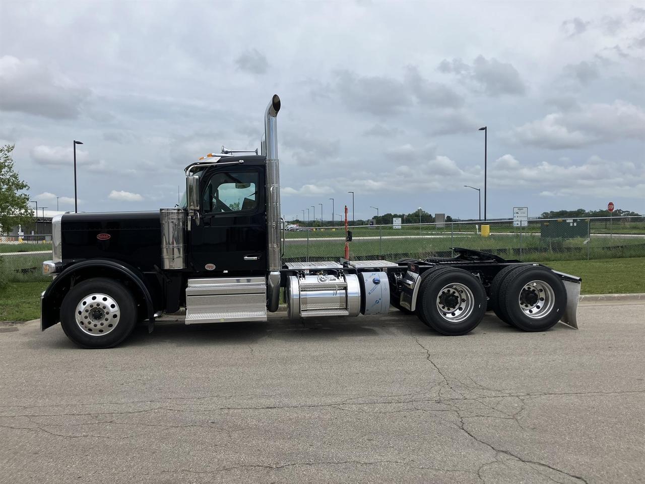 2027 Peterbilt 589 Rochester MN