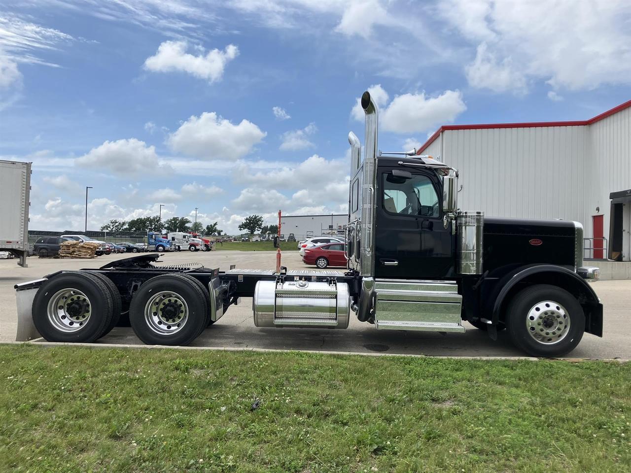 2027 Peterbilt 589 Rochester MN