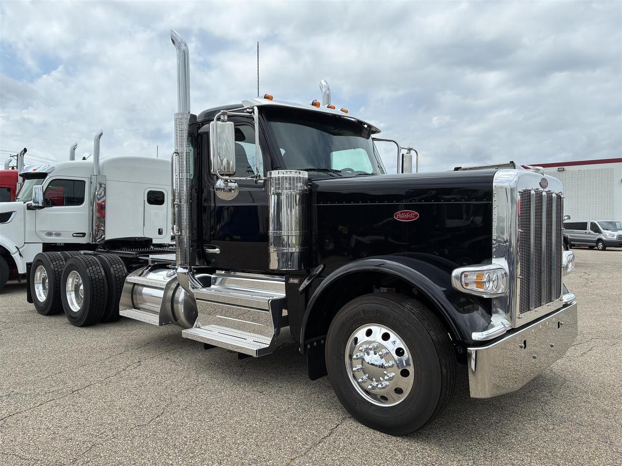 2027 Peterbilt 589 in South St. Paul, MN — photo 6