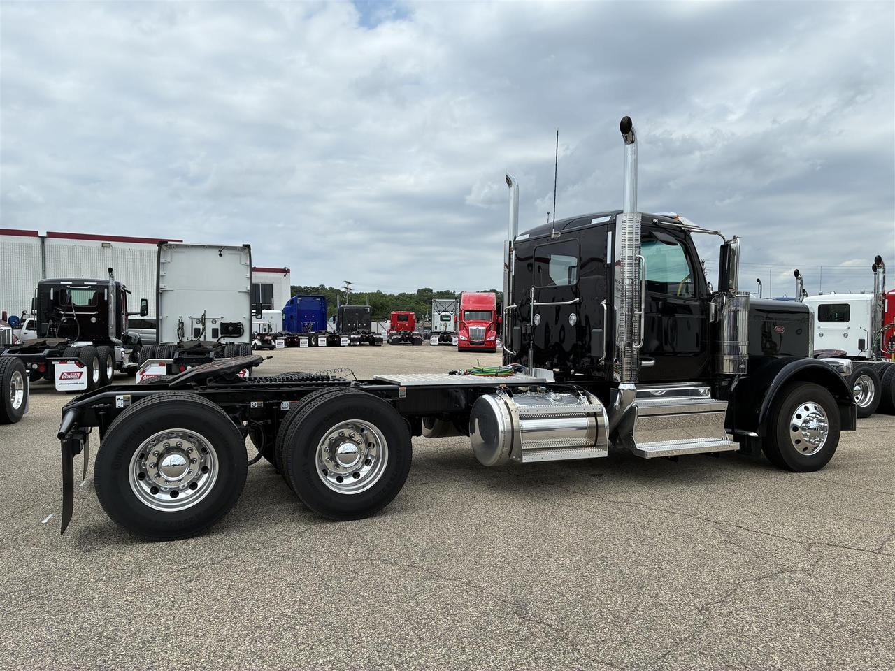 2027 Peterbilt 589 in South St. Paul, MN — photo 5