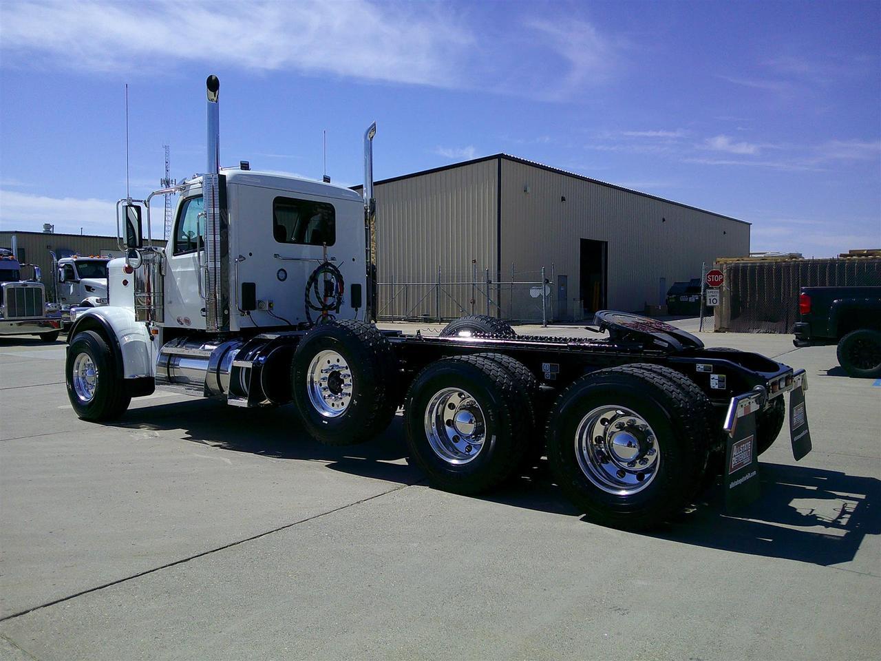 2027 Peterbilt 589 South St. Paul MN