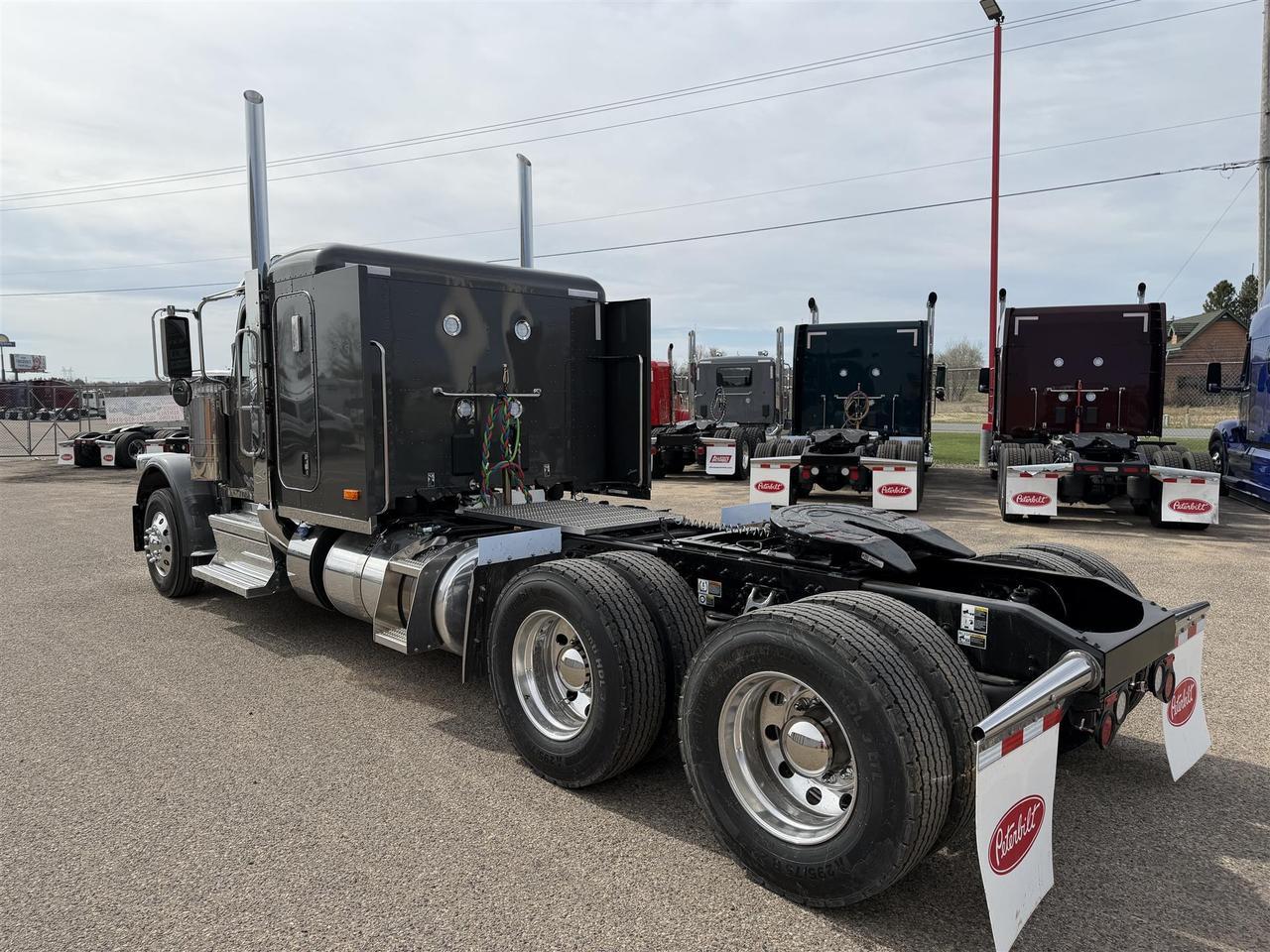 2027 Peterbilt 589 Sleeper