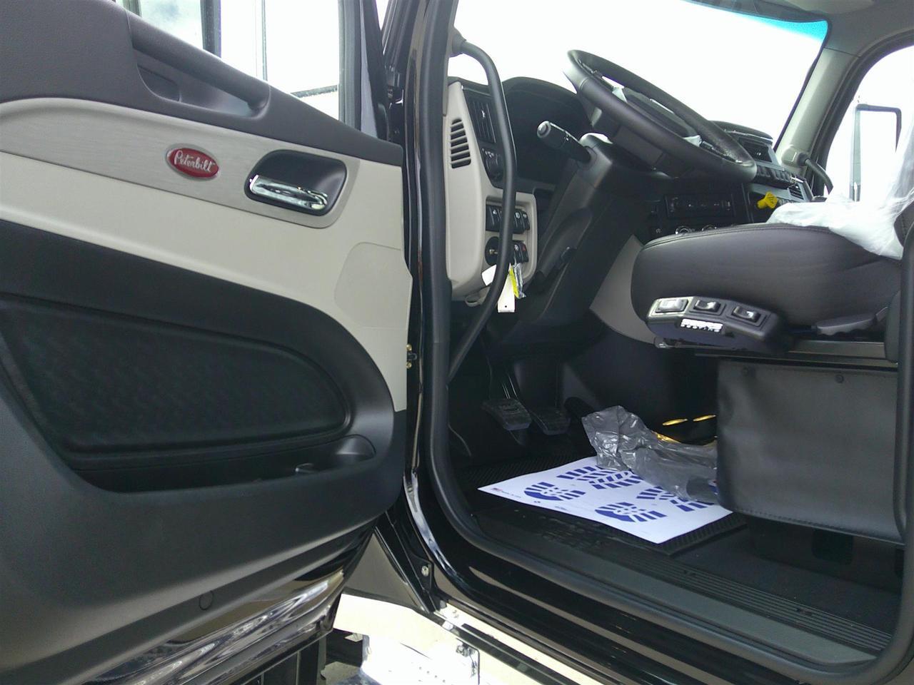 2027 Peterbilt 589 44" Low Roof Fargo ND