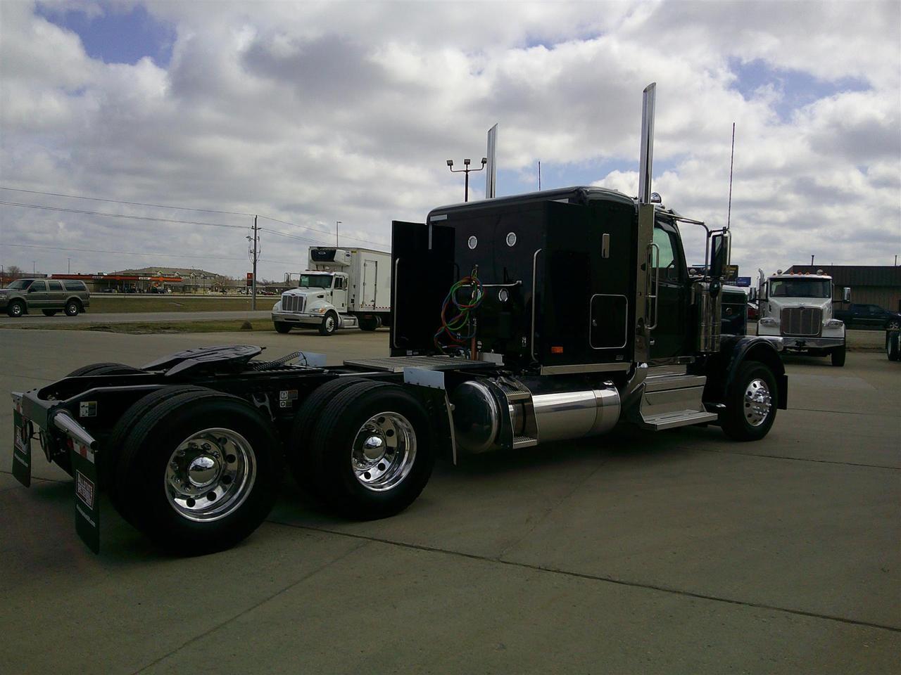 2027 Peterbilt 589 44" Low Roof Fargo ND