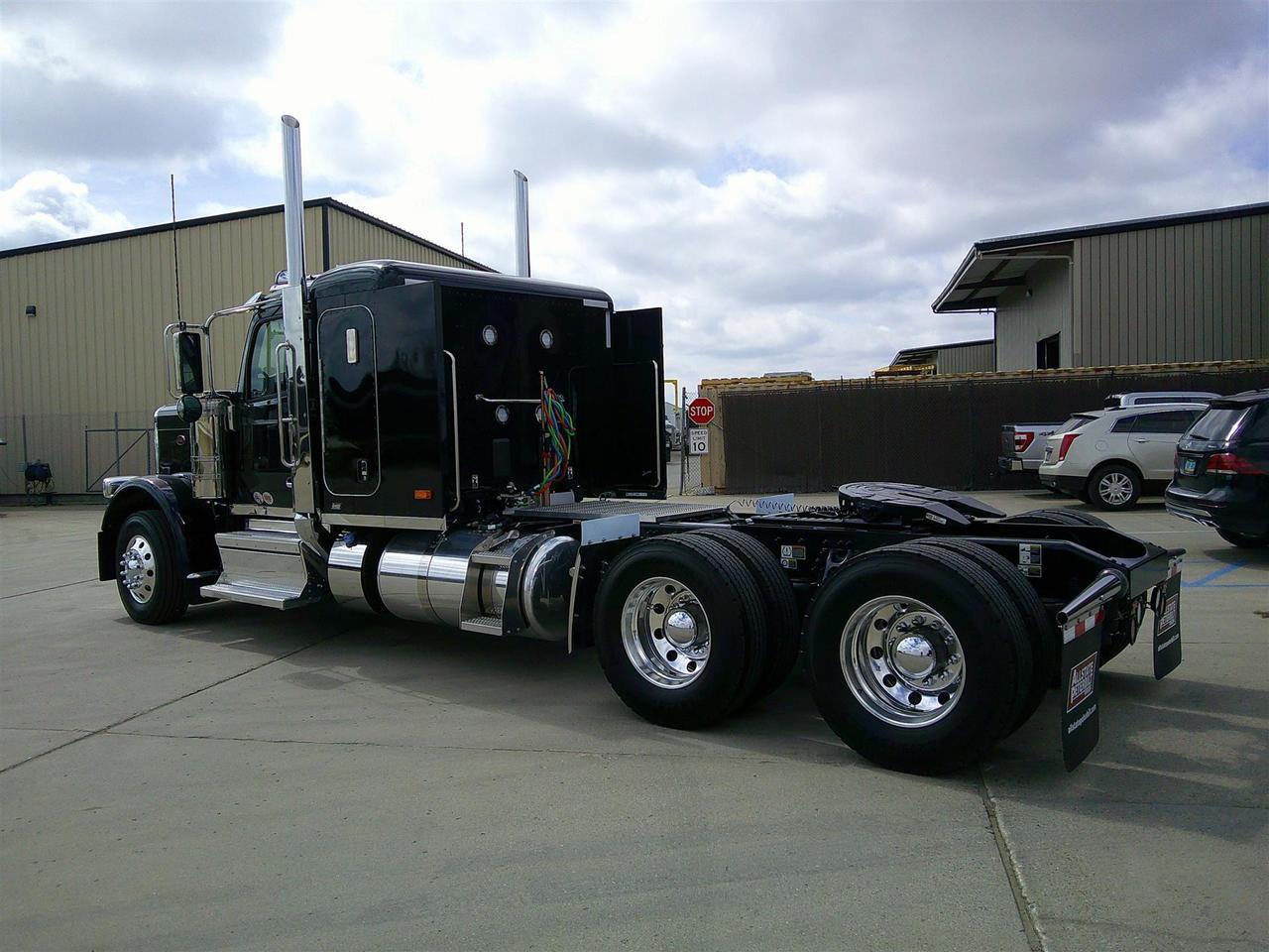 2027 Peterbilt 589 44" Low Roof Fargo ND