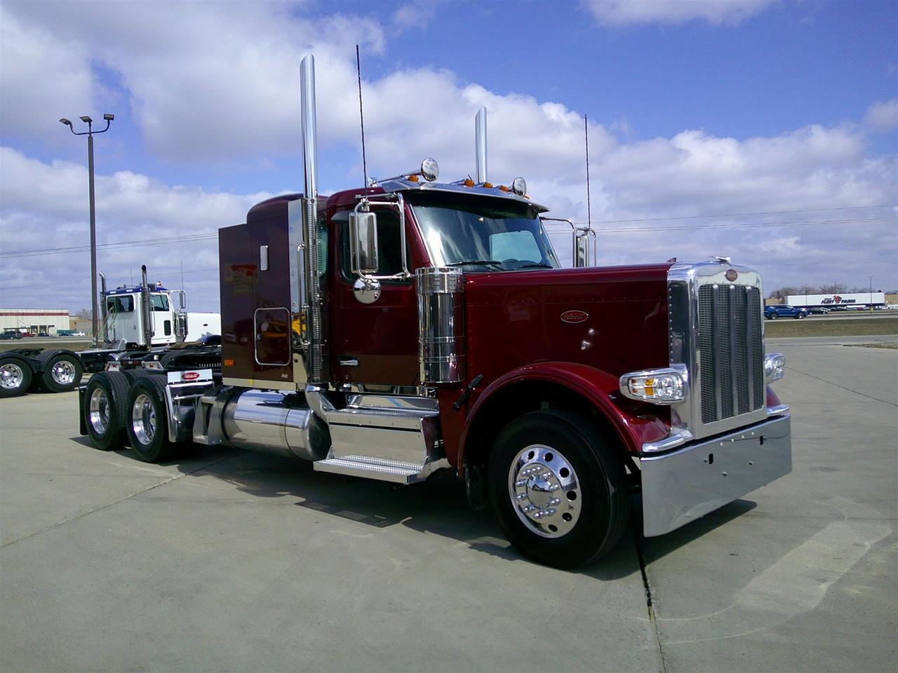 2027 Peterbilt 589 Sleeper