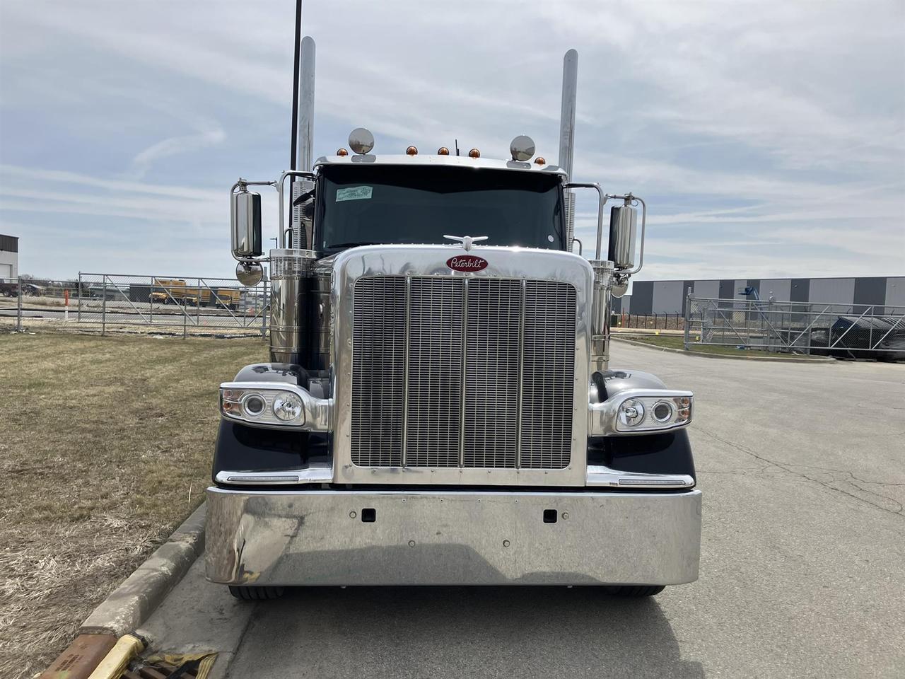 2027 Peterbilt 589 Sleeper