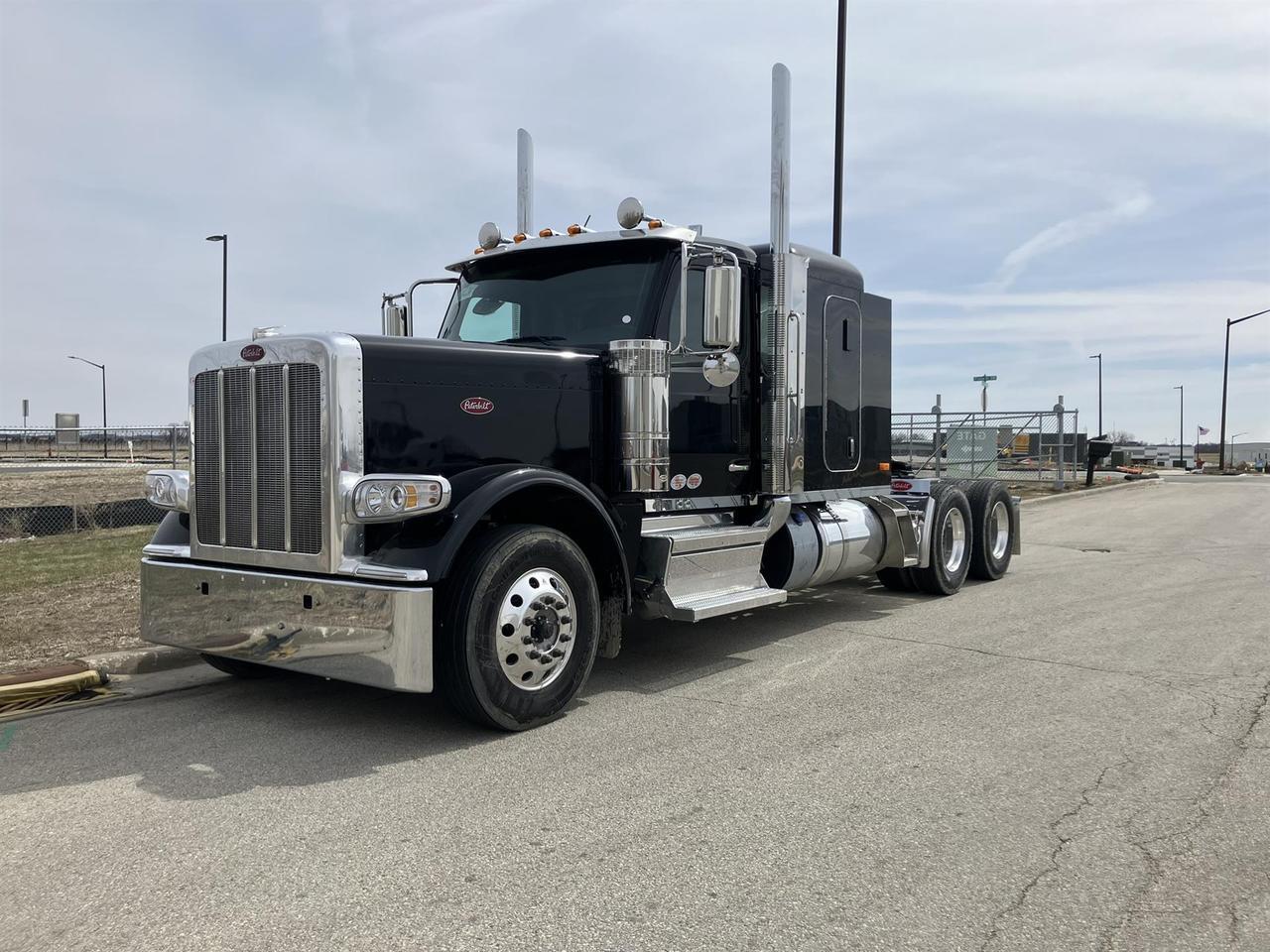 2027 Peterbilt 589 Sleeper