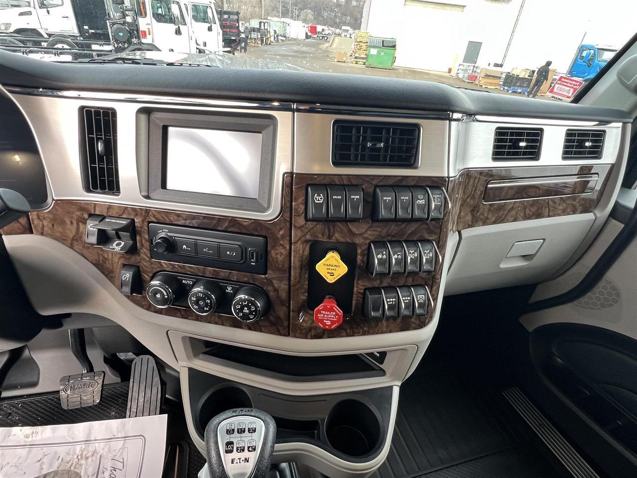 2027 Peterbilt - image 11