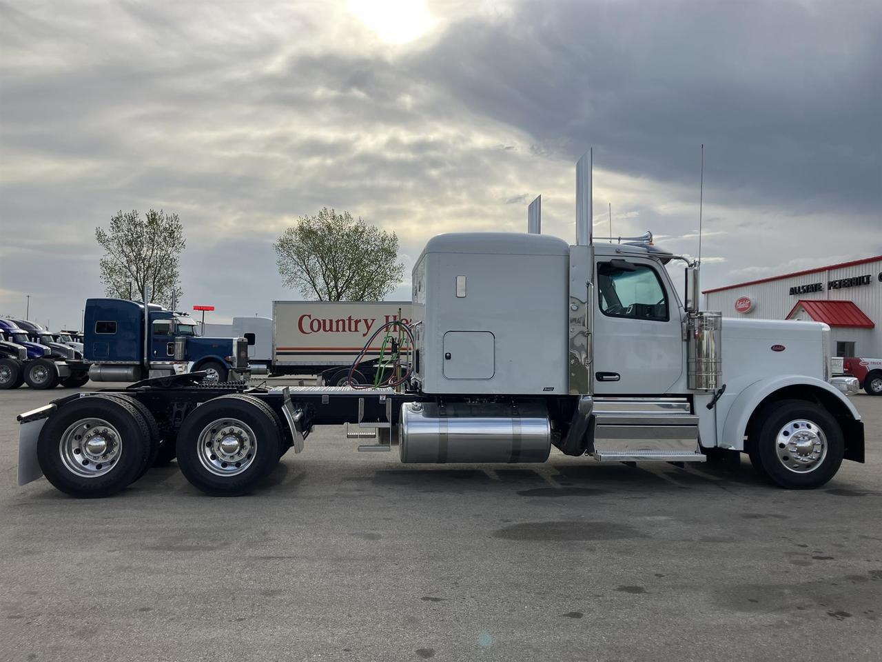 2027 Peterbilt 589 in Rochester, MN — photo 4