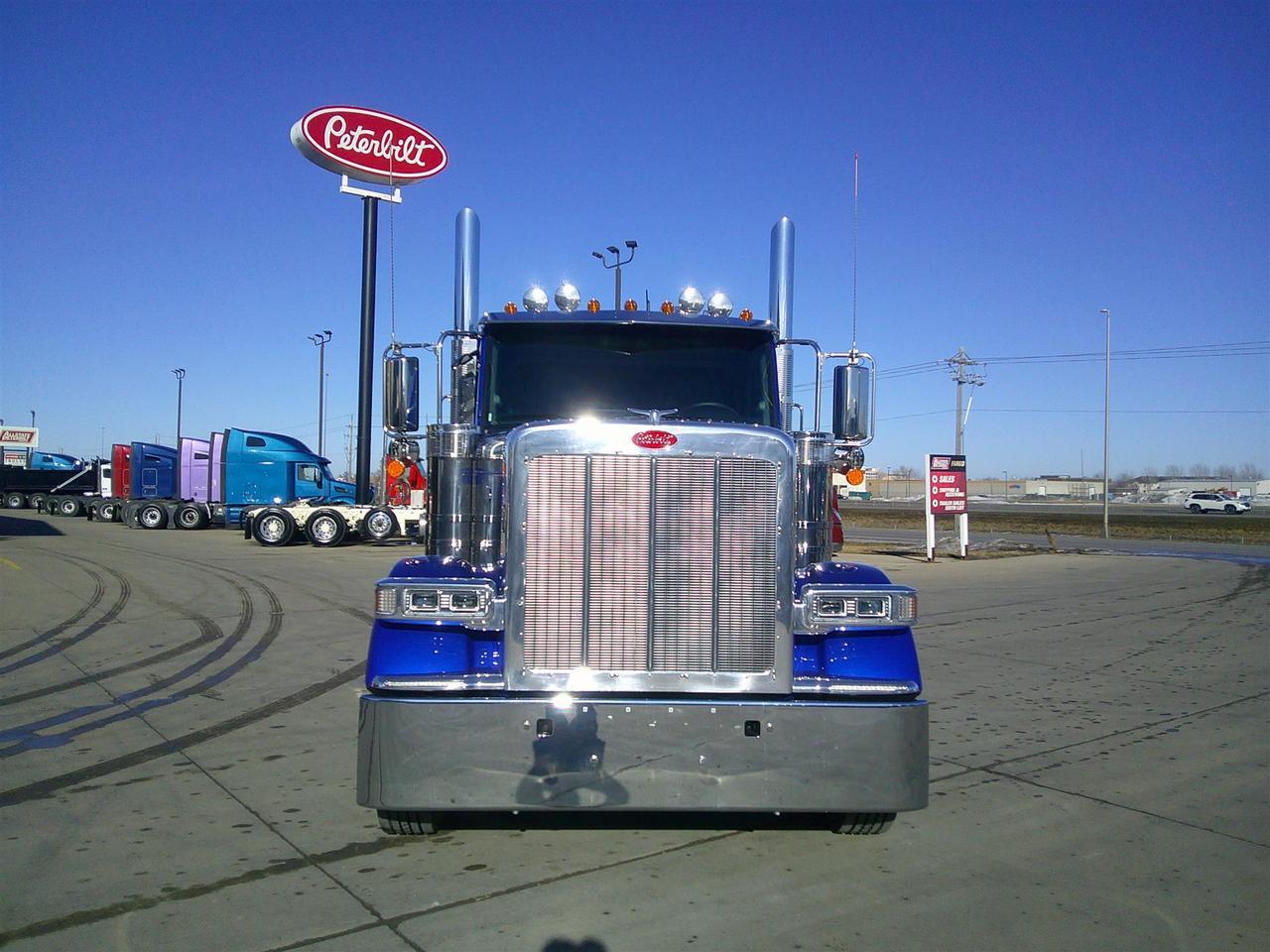 2027 Peterbilt 589