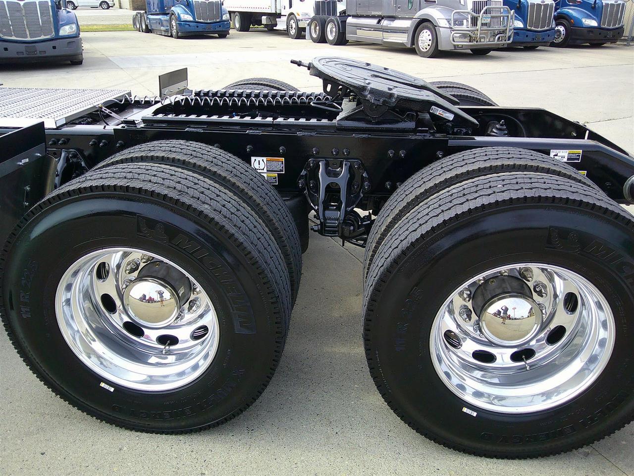 2027 Peterbilt 589 72" Low Roof Fargo ND