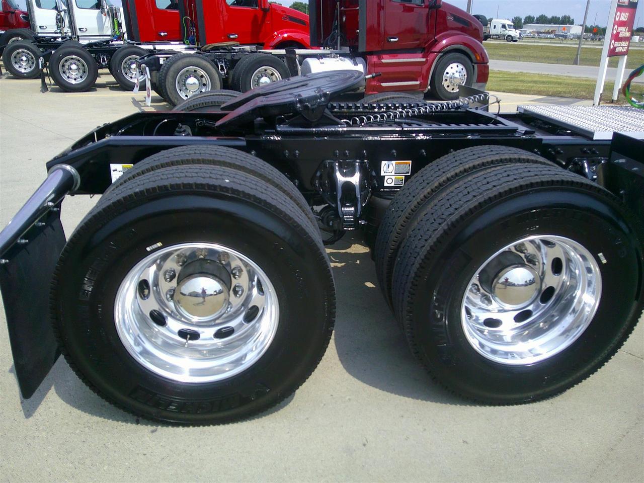 2027 Peterbilt 589 72" Low Roof Fargo ND