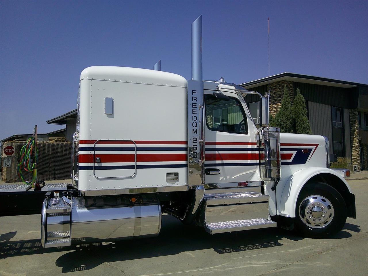 2027 Peterbilt 589 in Fargo, ND — photo 7