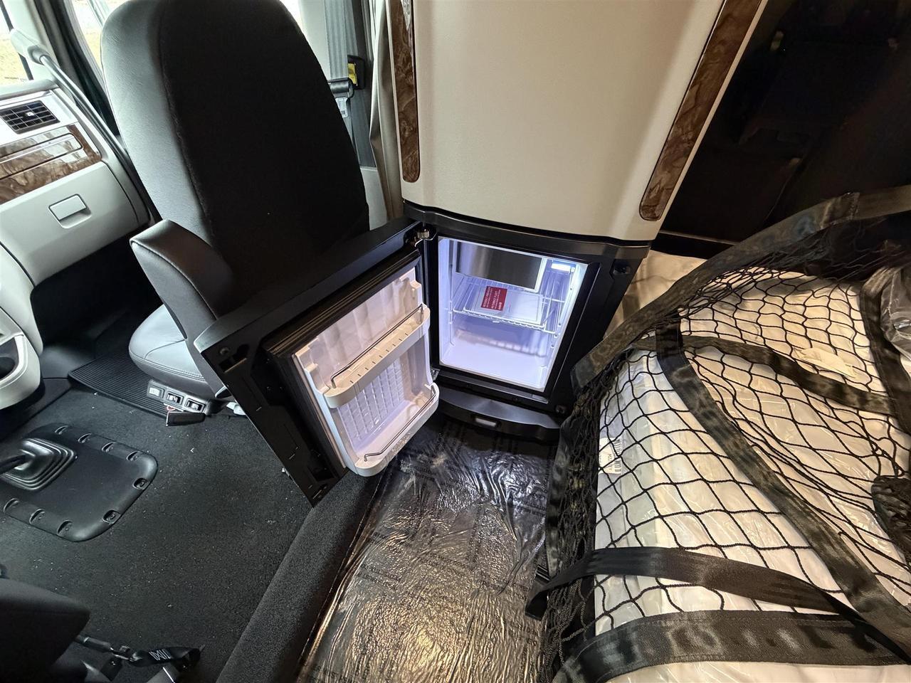 2027 Peterbilt 589 80" Double Bunk High Roof Eau Claire WI