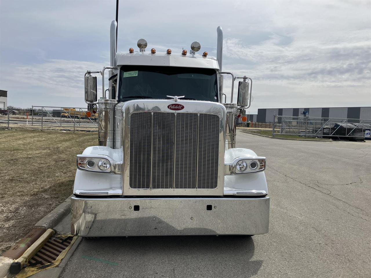 2027 Peterbilt 589 Sleeper