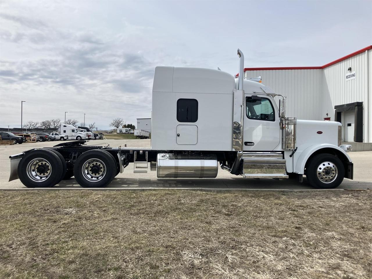 2027 Peterbilt 589 80" Double Bunk High Roof Rochester MN