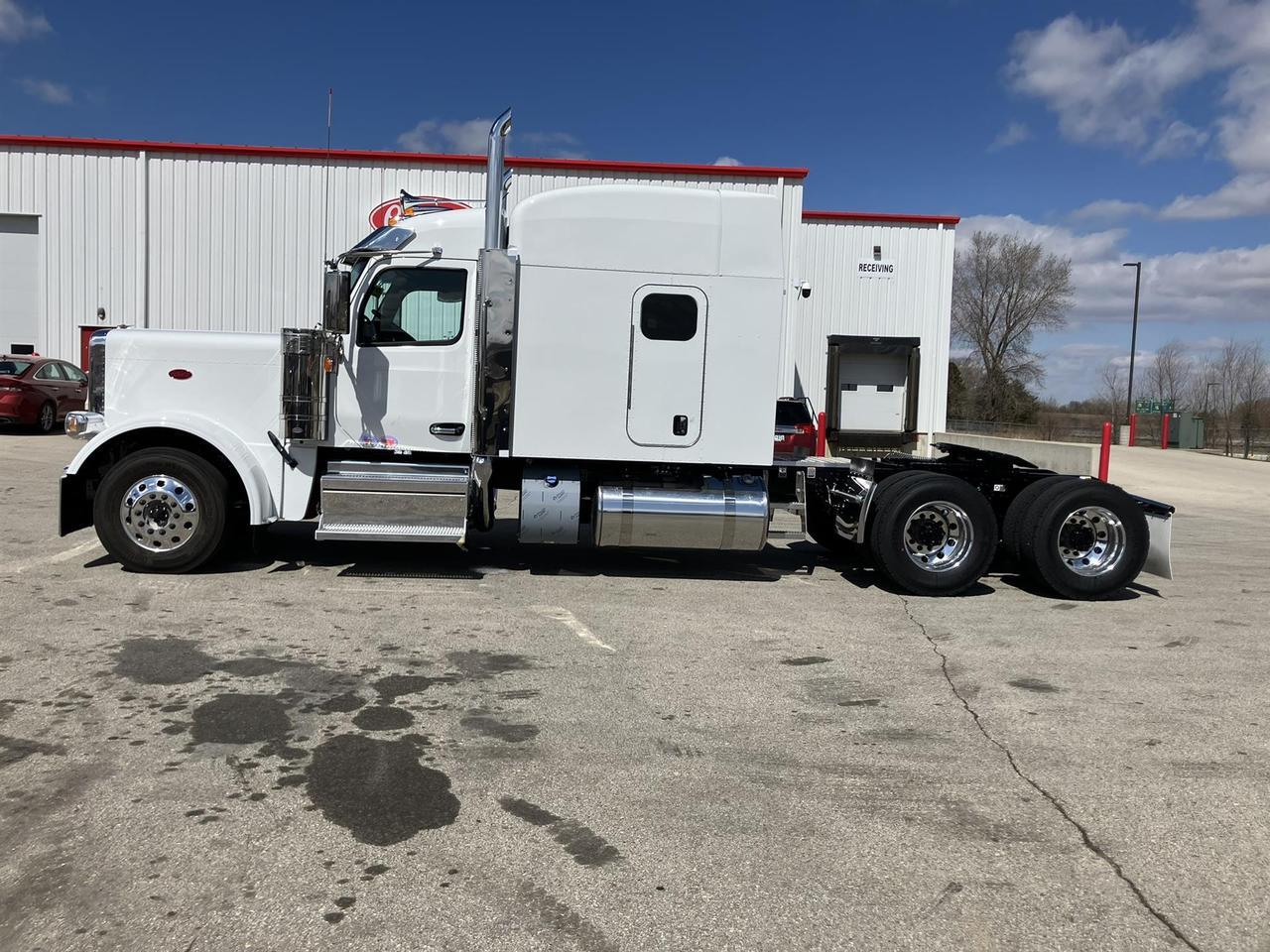 2027 Peterbilt 589 80" Double Bunk High Roof Rochester MN